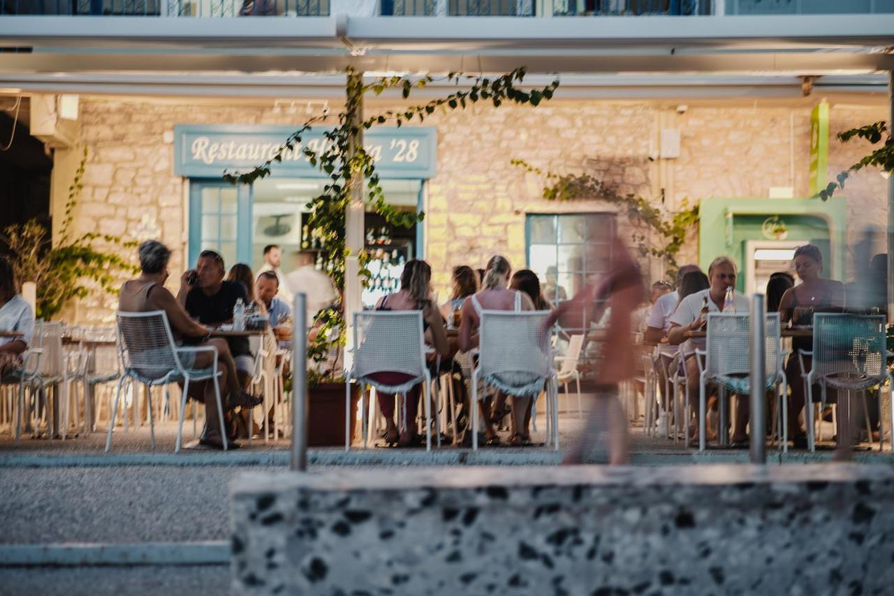 Himara 28 Hotel Экстерьер фото